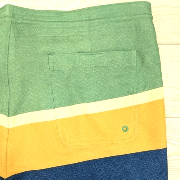 Old Navy Men's Board Shorts Size 38 Waist California Style Green with Flex - Picture 10 of 10